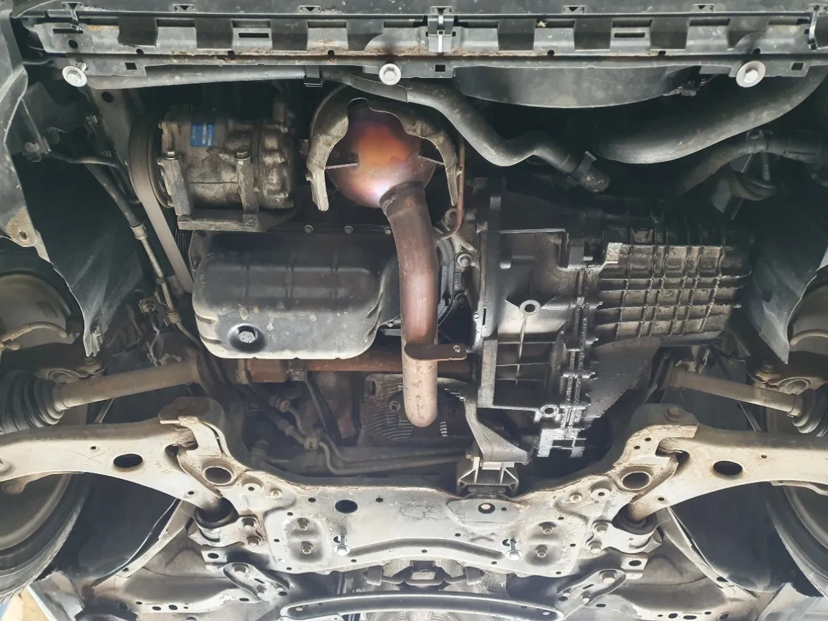 Cubre carter metalico Volvo C30